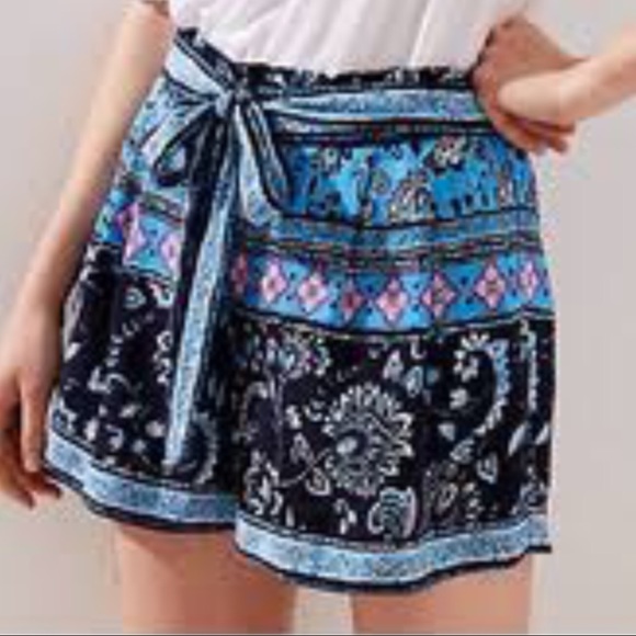 LOFT Pants - LOFT Loose Fit Shorts with Tie at Waist Size M